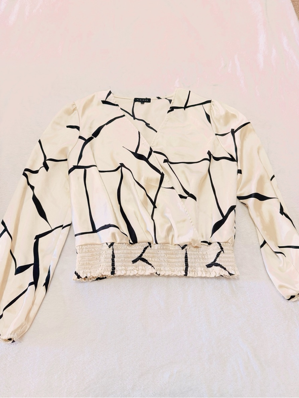 Pleione Cream Long-Sleeve Surplice Top with Black Abstract Print